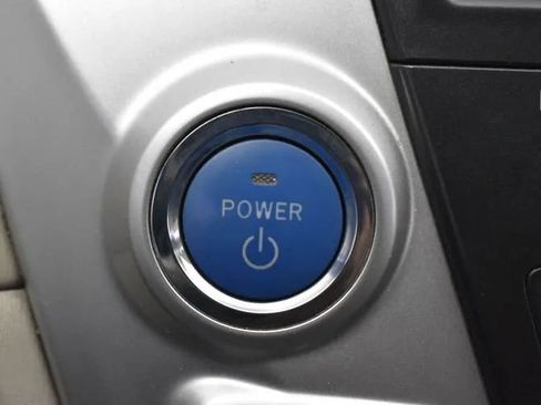 Used 2012 Toyota Prius V Three w/ Preferred Accessory Pkg FWD image 28