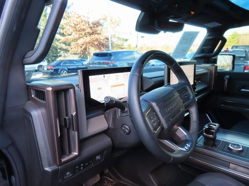 Used 2025 GMC Hummer EV 3X image 17
