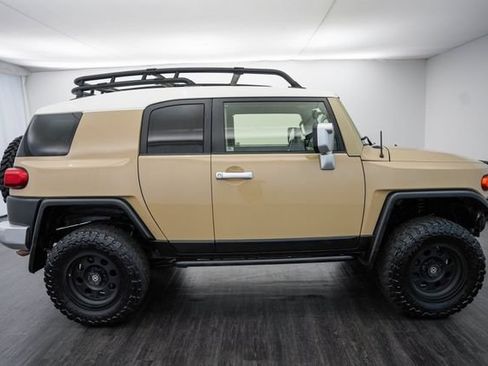 Used 2013 Toyota FJ Cruiser 4WD w/ Upgrade Pkg image 6