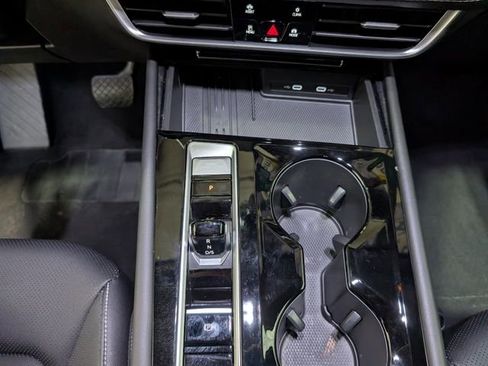Used 2025 Volkswagen Atlas SE AWD/4WD image 23