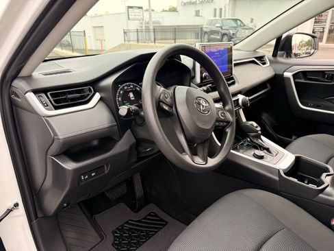 Used 2023 Toyota RAV4 LE AWD/4WD image 12