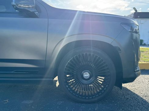 Used 2021 Cadillac Escalade ESV Premium Luxury Platinum RWD image 4