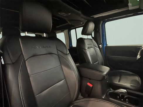 Used 2022 Jeep Wrangler Unlimited Sahara w/ Cold Weather Group image 15