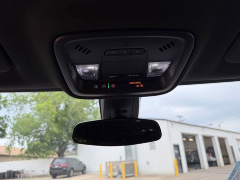 Used 2023 Chevrolet Traverse LT FWD image 21