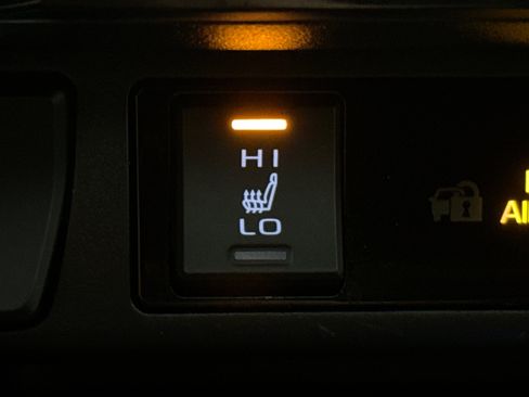 Used 2025 Toyota RAV4 SE w/ Weather & Moonroof Package AWD/4WD image 20