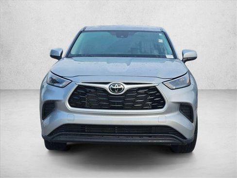 Used 2023 Toyota Highlander L image 2