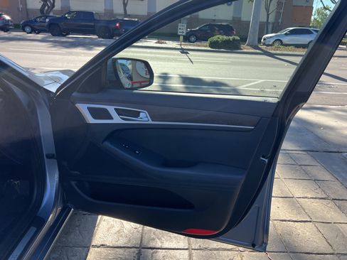 Used 2015 Hyundai Genesis 5.0 image 32