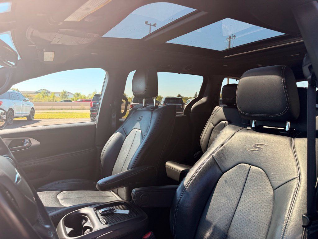 Used 2021 Chrysler Pacifica Touring-L w/ Uconnect Theater Family Group AWD/4WD image 22