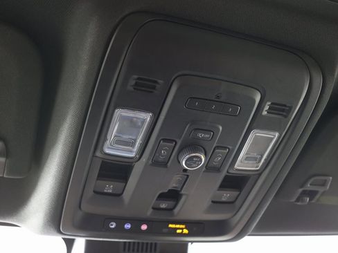 Used 2024 Chevrolet Tahoe High Country image 32