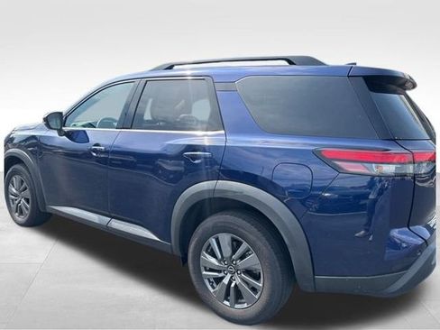 Used 2024 Nissan Pathfinder SV image 4