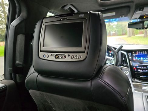 Used 2016 Cadillac Escalade ESV Platinum image 20
