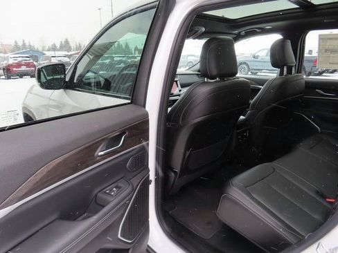 New 2026 Jeep Grand Cherokee Limited w/ Limited Altitude Package AWD/4WD image 21