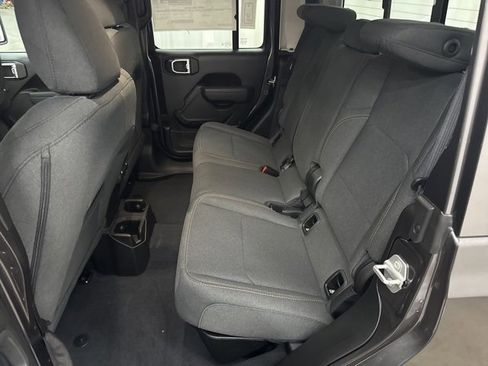 New 2025 Jeep Gladiator Sport image 5