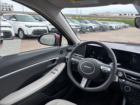Used 2025 Hyundai Sonata SEL FWD image 34