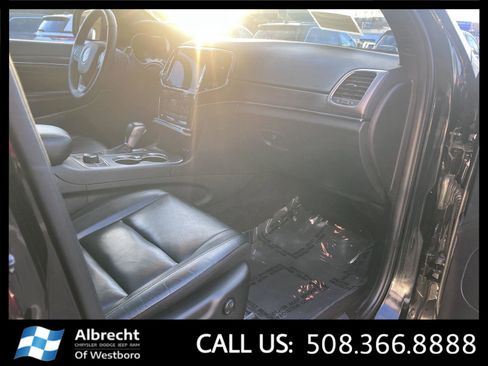 Used 2022 Jeep Grand Cherokee Limited image 19