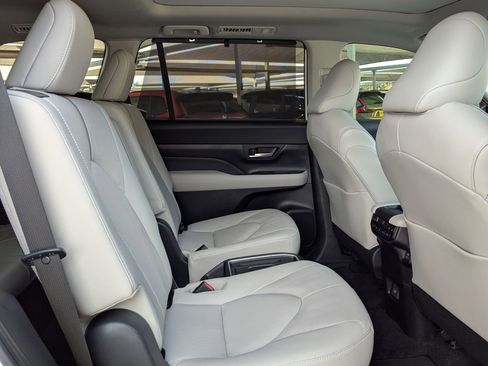 Used 2026 Toyota Grand Highlander Platinum image 26
