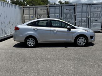 Used 2013 Ford Fiesta SE w/ Super Fuel Economy Pkg FWD video 3
