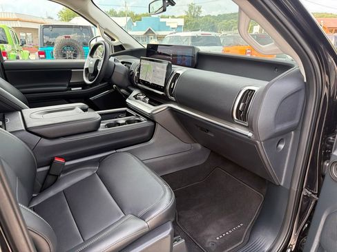 Used 2026 Ford Expedition Platinum w/ Driver's Package AWD/4WD image 12