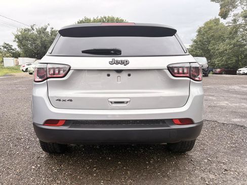 Used 2024 Jeep Compass Latitude w/ Convenience Group AWD/4WD image 6