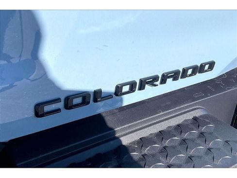 Used 2025 Chevrolet Colorado Z71 w/ Technology Package AWD/4WD image 31