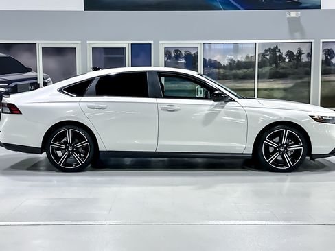 Used 2025 Honda Accord Sport image 8
