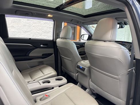 Used 2018 Toyota Highlander Limited Platinum image 50
