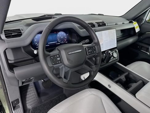 Used 2026 Land Rover Defender 110 X-Dynamic SE image 9