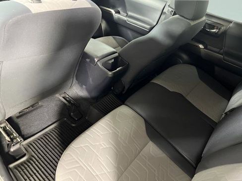 Used 2020 Toyota Tacoma SR5 image 33