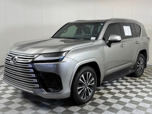 Used 2024 Lexus LX 600 4WD w/ Premium Package image 2