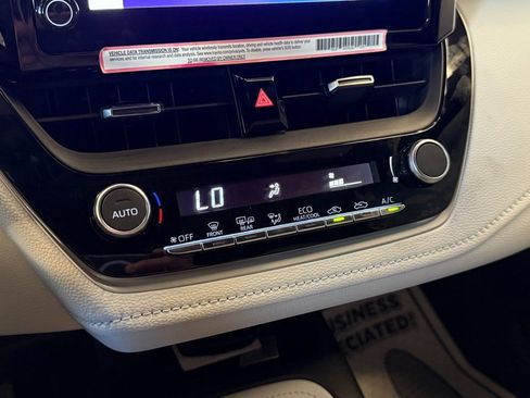 Used 2023 Toyota Corolla SE image 13