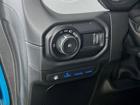 Used 2024 Jeep Wrangler Unlimited Sahara w/ Technology Group image 12