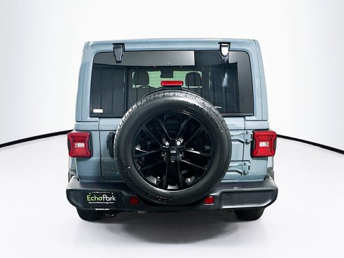 Used 2025 Jeep Wrangler Sahara image 7