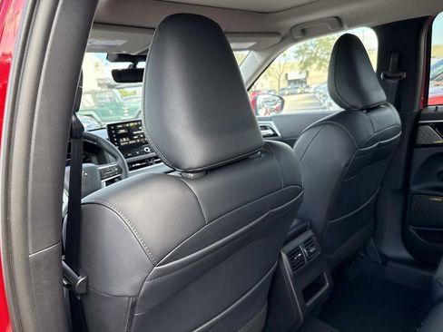 New 2026 Mitsubishi Outlander SE FWD image 12