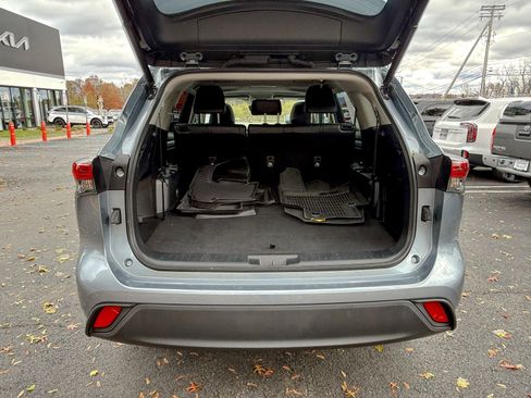 Used 2023 Toyota Highlander XLE image 35