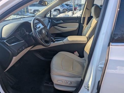 Used 2020 Buick Enclave Essence image 13