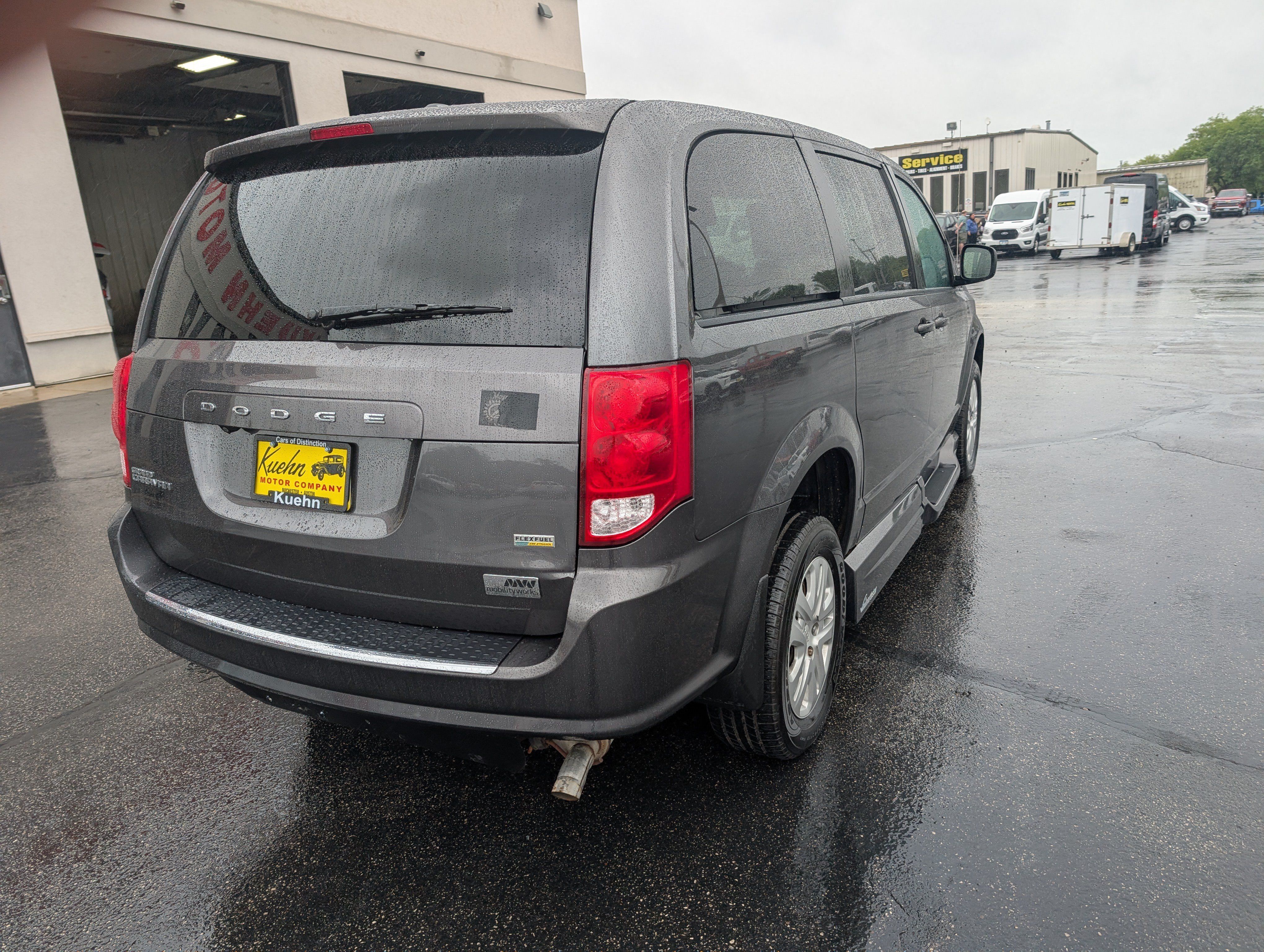 Used 2018 Dodge Grand Caravan SE w/ UConnect Hands-Free Group FWD image 8