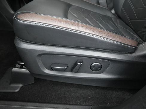 Certified 2025 Nissan Pathfinder Platinum w/ Cargo Package FWD image 10