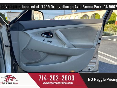 Used 2010 Toyota Camry XLE FWD image 40