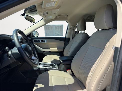 Used 2024 Ford Explorer XLT image 9