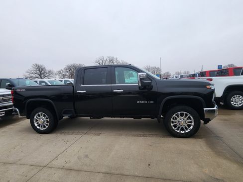 Used 2025 Chevrolet Silverado 2500 LTZ image 4