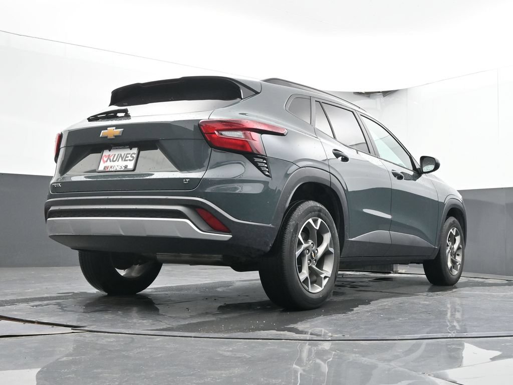 Used 2025 Chevrolet Trax LT FWD image 28