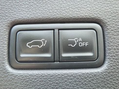 Used 2025 Kia Carnival EX FWD image 30