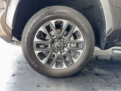 Used 2024 Toyota Tundra Limited AWD/4WD image 6