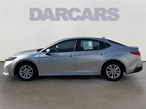 Used 2025 Toyota Camry LE image 4