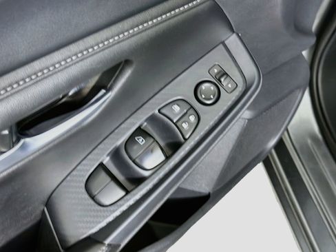 Used 2025 Nissan Sentra SV FWD image 15