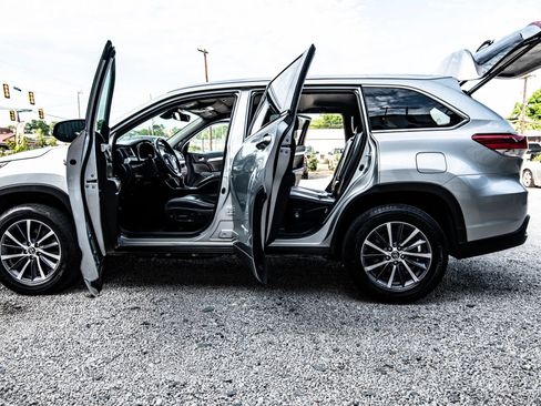 Used 2018 Toyota Highlander XLE FWD image 20