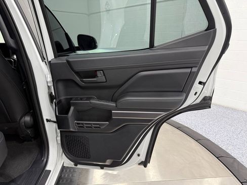 Used 2025 Toyota 4Runner TRD Off-Road image 32