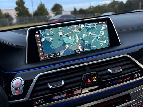 Used 2018 BMW 750i xDrive image 40