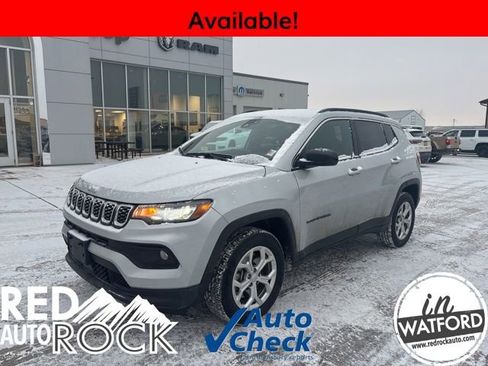 Used 2024 Jeep Compass Latitude image 1