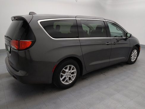 Used 2017 Chrysler Pacifica Touring image 10